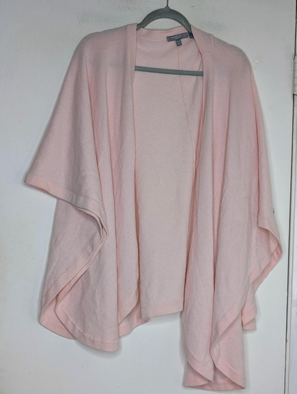 Neiman Marcus Pink 100% Cashmere Shawl